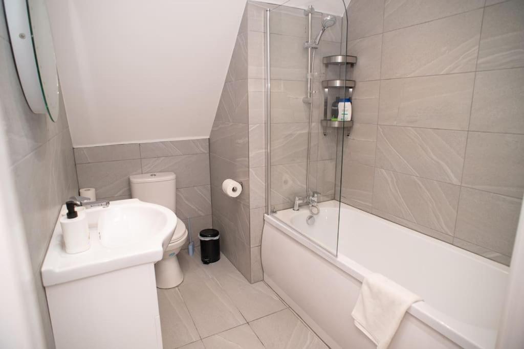 Rosey Lodge -1Bedroom Cousy Flat - Parking, Netflix, Wifi - Close To Blenheim Palace & Oxford - F5 Kidlington Extérieur photo