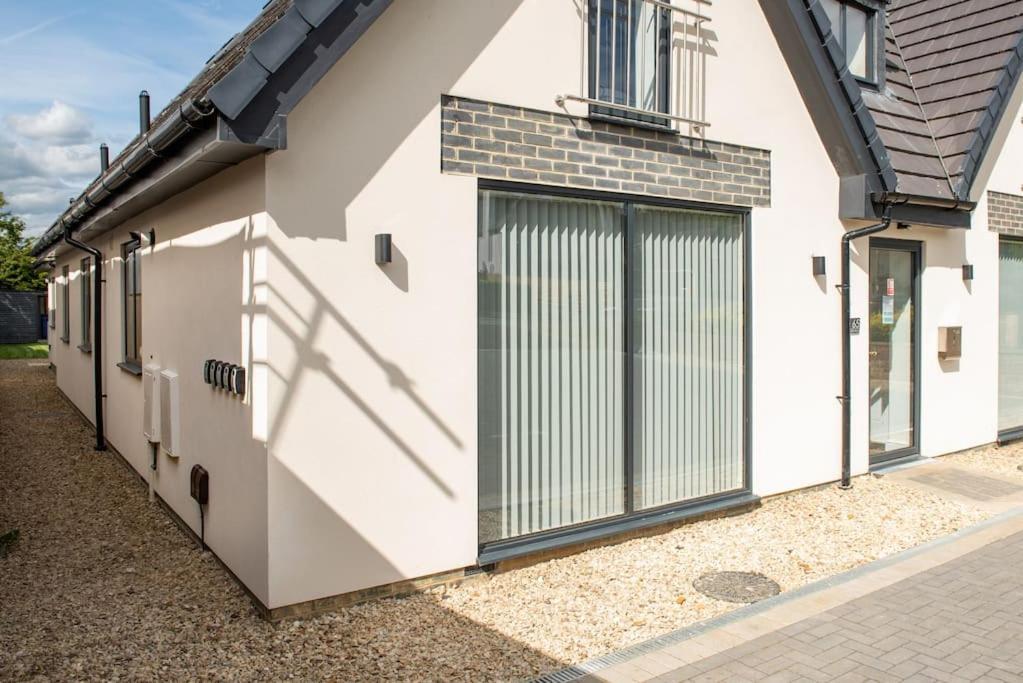 Rosey Lodge -1Bedroom Cousy Flat - Parking, Netflix, Wifi - Close To Blenheim Palace & Oxford - F5 Kidlington Extérieur photo