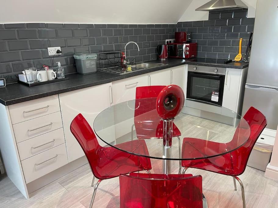 Rosey Lodge -1Bedroom Cousy Flat - Parking, Netflix, Wifi - Close To Blenheim Palace & Oxford - F5 Kidlington Extérieur photo