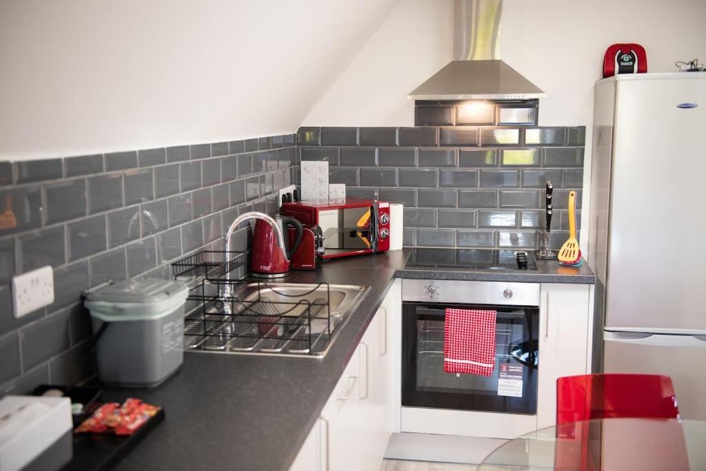 Rosey Lodge -1Bedroom Cousy Flat - Parking, Netflix, Wifi - Close To Blenheim Palace & Oxford - F5 Kidlington Extérieur photo