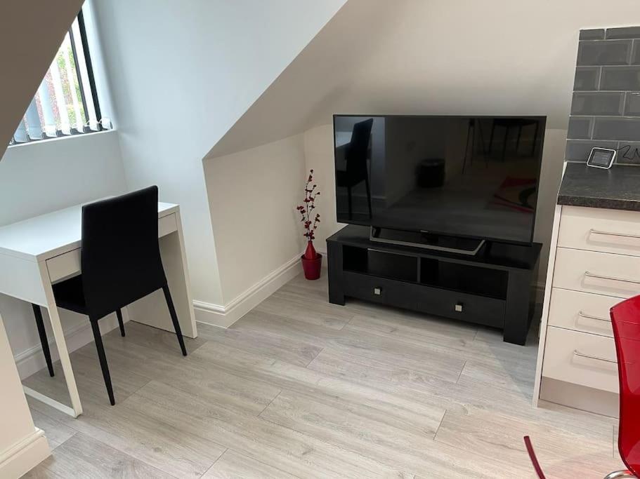 Rosey Lodge -1Bedroom Cousy Flat - Parking, Netflix, Wifi - Close To Blenheim Palace & Oxford - F5 Kidlington Extérieur photo