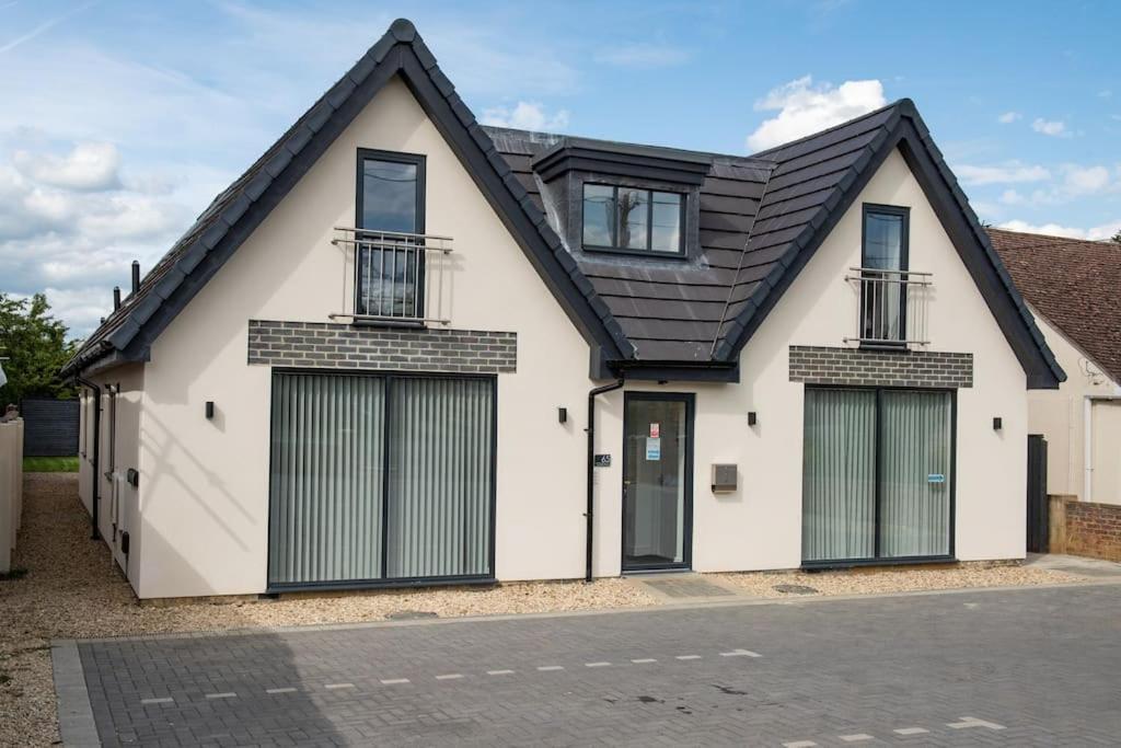 Rosey Lodge -1Bedroom Cousy Flat - Parking, Netflix, Wifi - Close To Blenheim Palace & Oxford - F5 Kidlington Extérieur photo