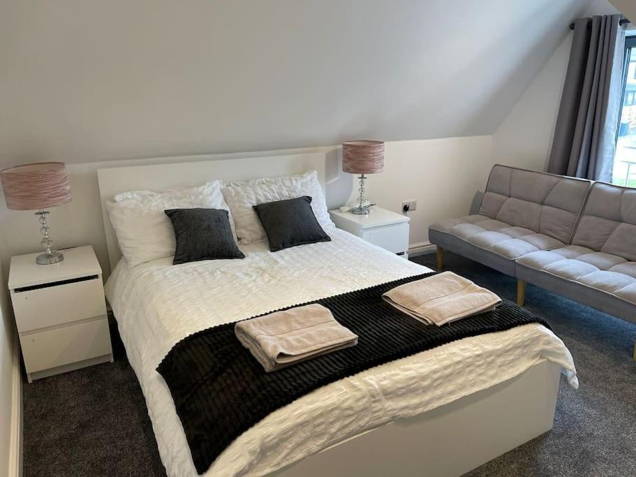 Rosey Lodge -1Bedroom Cousy Flat - Parking, Netflix, Wifi - Close To Blenheim Palace & Oxford - F5 Kidlington Extérieur photo