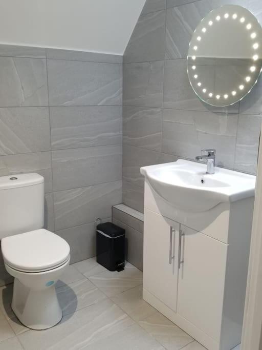 Rosey Lodge -1Bedroom Cousy Flat - Parking, Netflix, Wifi - Close To Blenheim Palace & Oxford - F5 Kidlington Extérieur photo